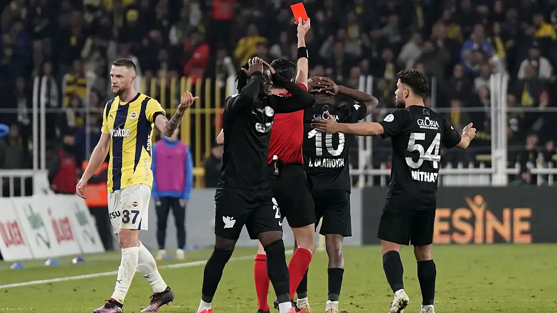 Trendyol Süper Lig: Fenerbahçe: 3 - Çaykur Rizespor: 2 | Sosyal medya yıkılıyor!