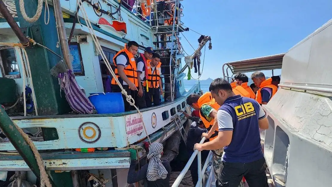 Tur teknesi alabora oldu: 2 kayıp