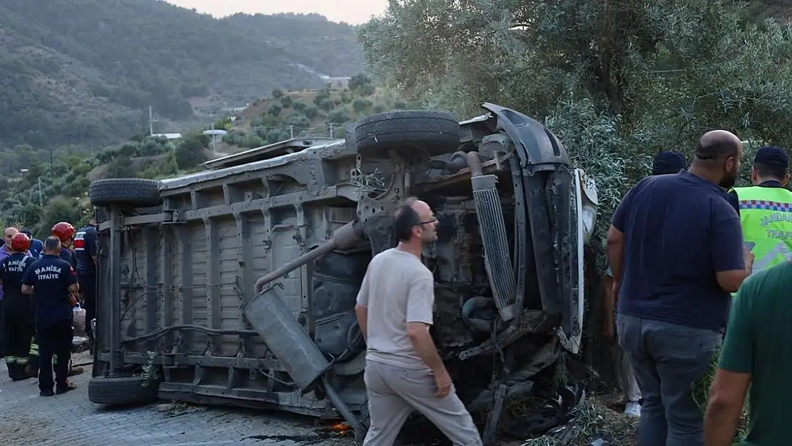 Turgutlu’dan, Ödemiş’e giden öğrenci servisi şarampole devrildi: 20 yaralı