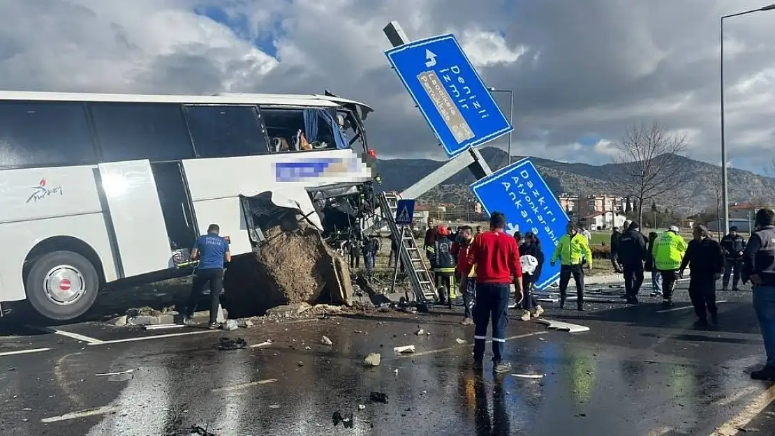 Turistleri taşıyan tur otobüsü kaza yaptı! Ölü ve yaralılar var…