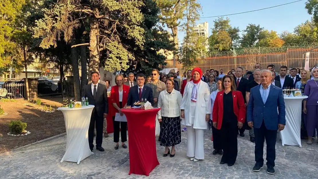 Türk Kızılay'dan anlamlı fotoğraf sergisi