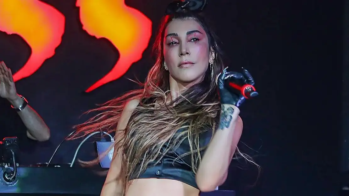 Türk pop müziğinin güçlü sesi: Hande Yener kimdir?