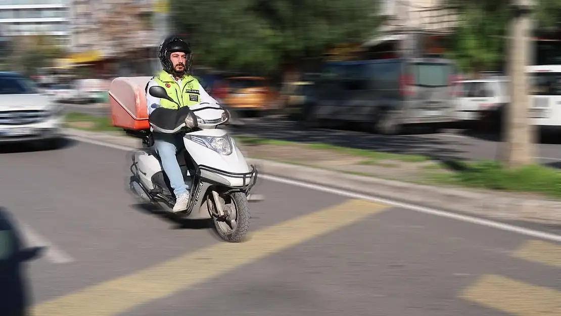 Türkiye’deki sayıları 1.5 milyona ulaştı… Moto kuryelerin yolları çile dolu!