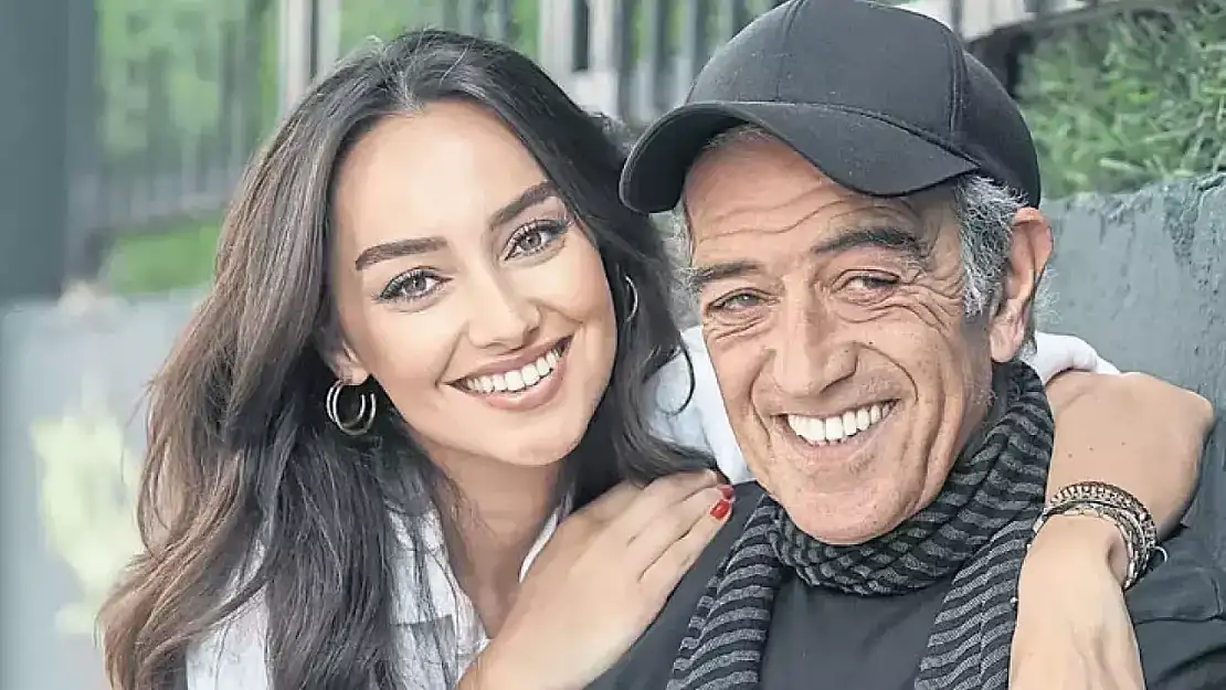 Türkü Akbayram yasta ama sahnede: 'Işığım söndü'