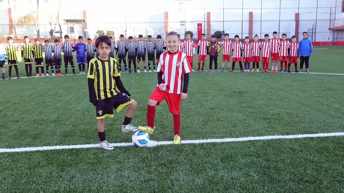 U-10 Cup için 240 futbolcu mücadele ediyor