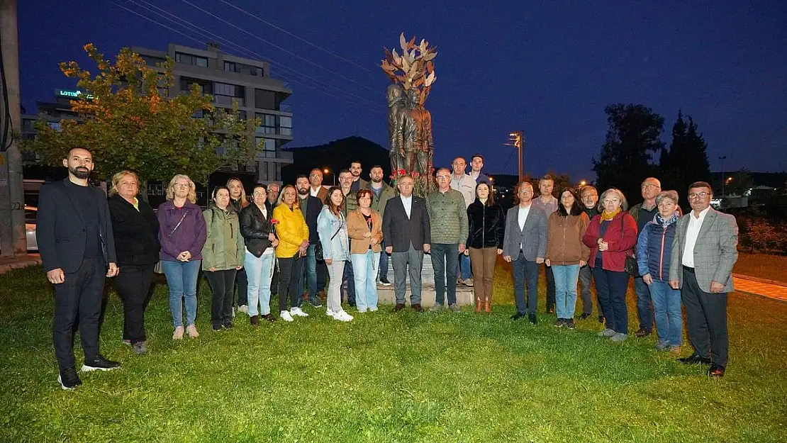 Üç fidan idam edildikleri saatte İzmir'de anıldı