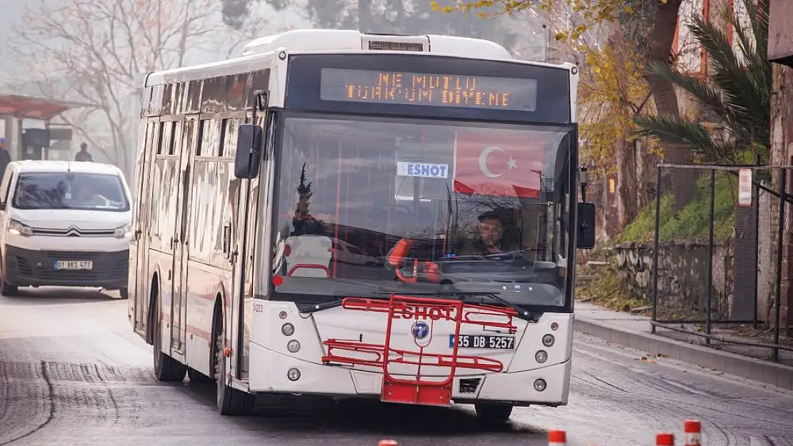 Ulu Önder Atatürk’ün sözleri İzmir'de otobüsleri süsledi