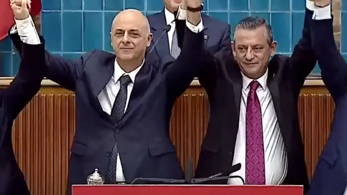 Ümit Özlale, CHP'ye katıldı