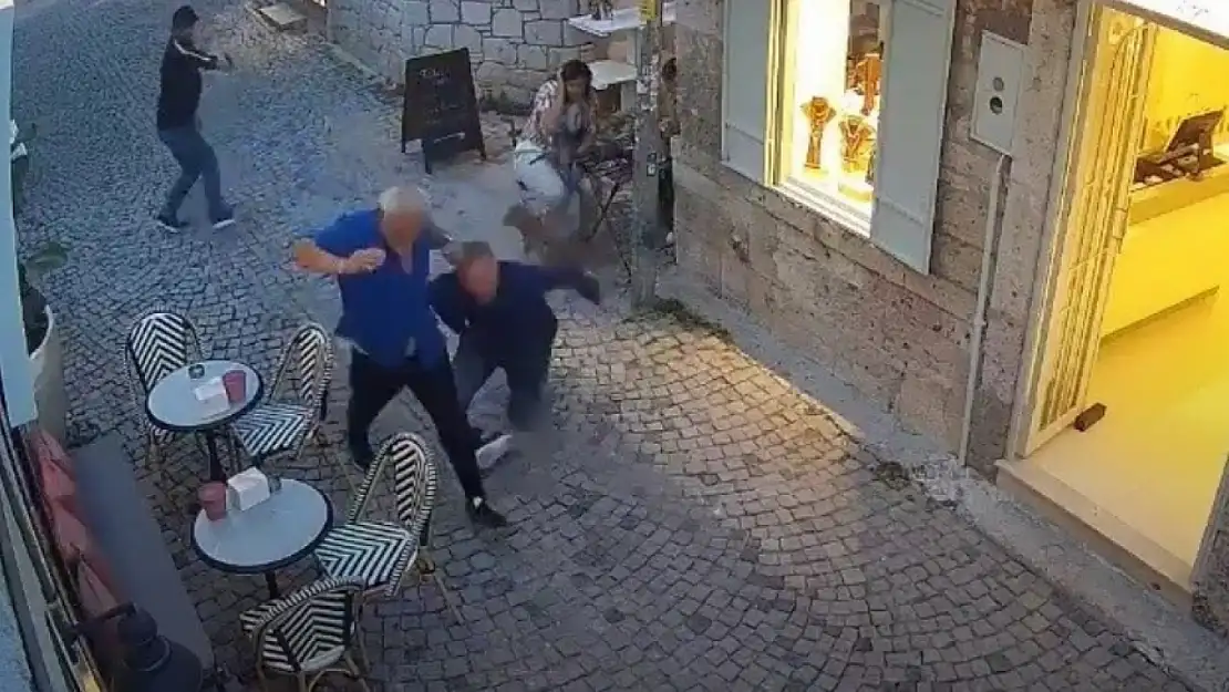 Ünlü iş adamı Çeşme'de silahlı saldırıya uğradı!