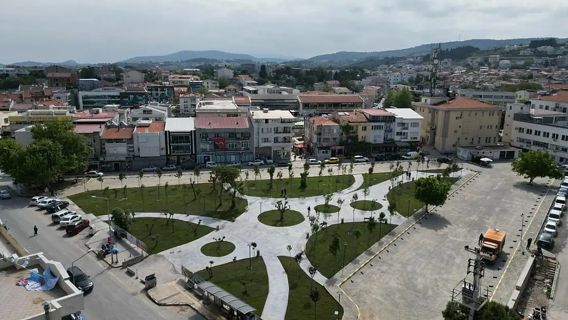 Urla ilçe merkezinde  tek hamlede iki sorun çözüldü