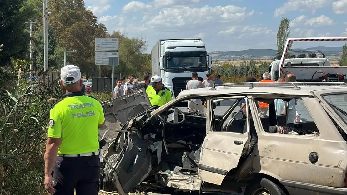 Uşak'ta trafik kazası: Ölü ve yaralılar var