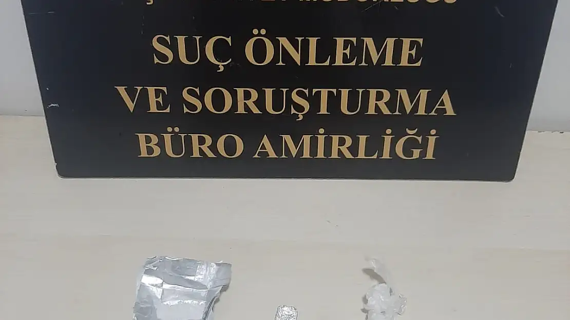 Uyuşturucu satarken yakanlandılar