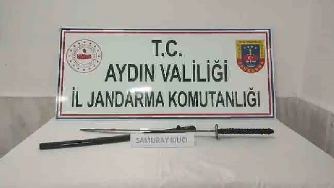 Üzerinde samuray kılıcı ile yakalandı