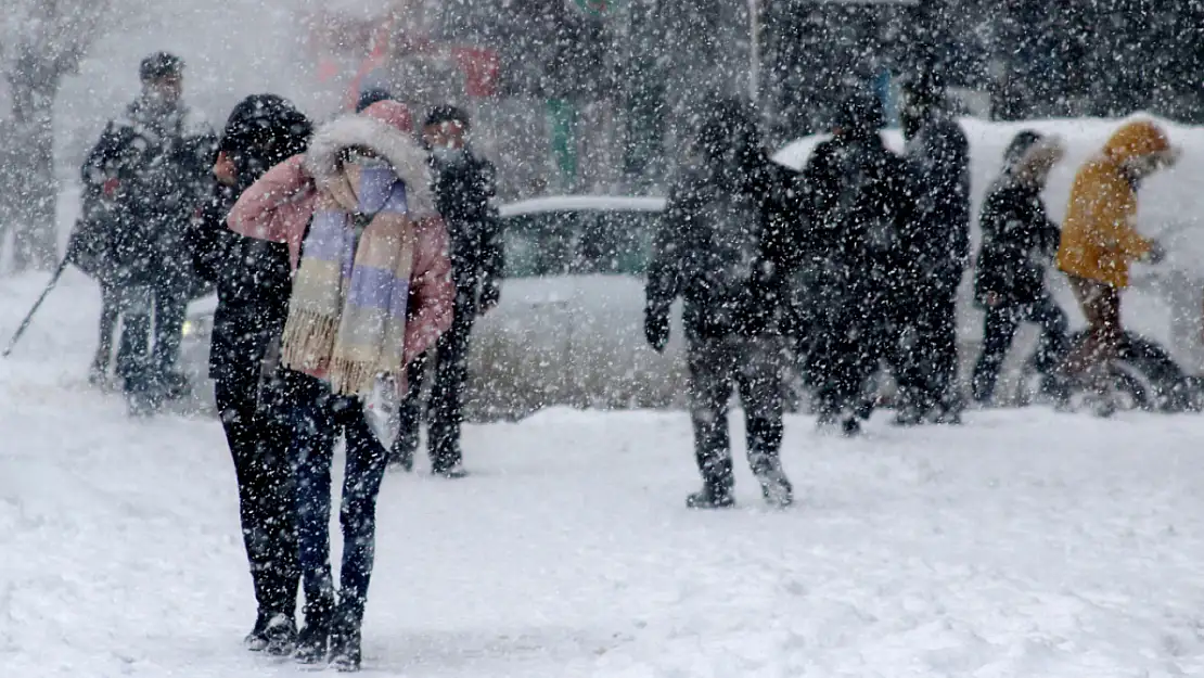 Vali Gül'den son dakika açıklaması: İstanbul'da okullar yarın da tatil