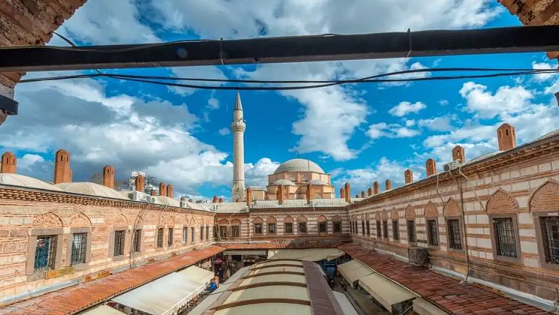 Vatandaşlar bayram namazı için camilere akın etti