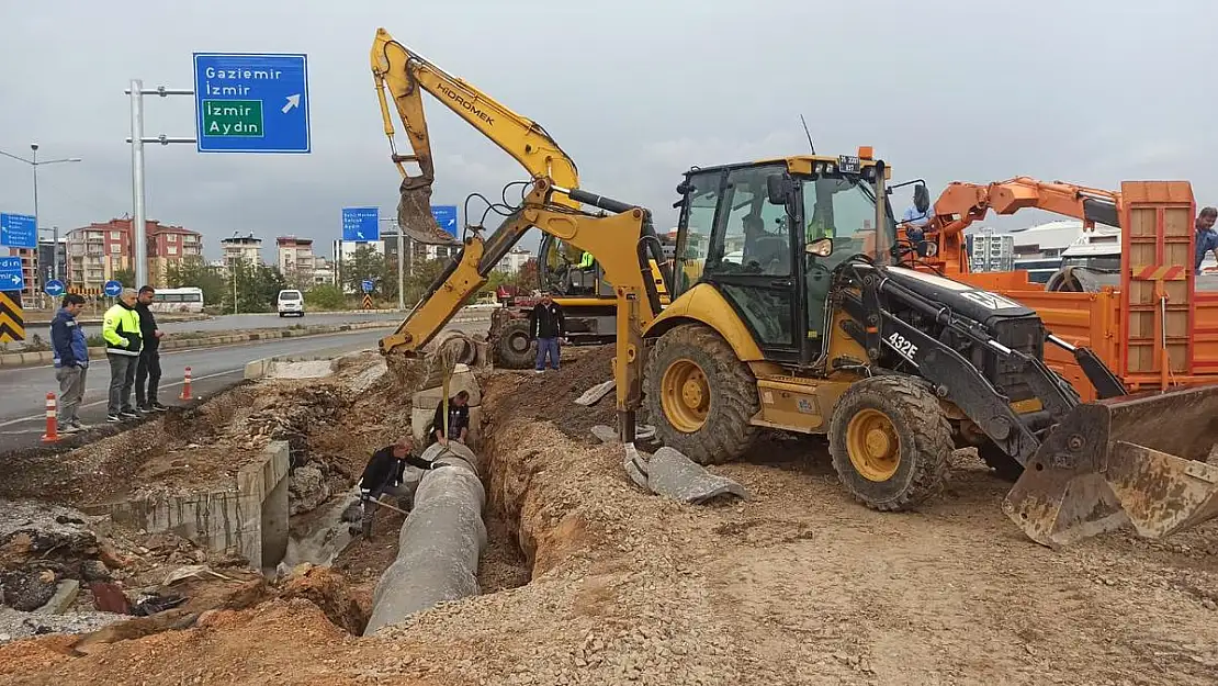 Yağış nedeniyle Torbalı’da kolektör çöktü