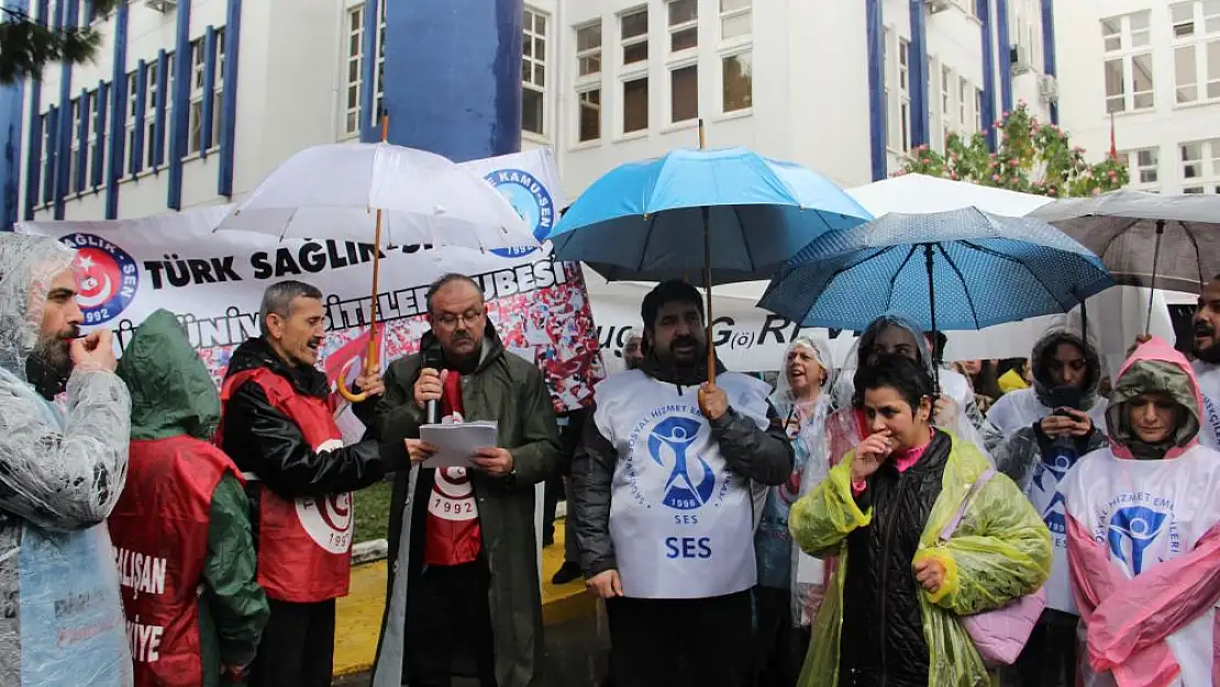 Yağmur altında grev! ‘Hakkımızı alana kadar eylemlerimiz sürecek’