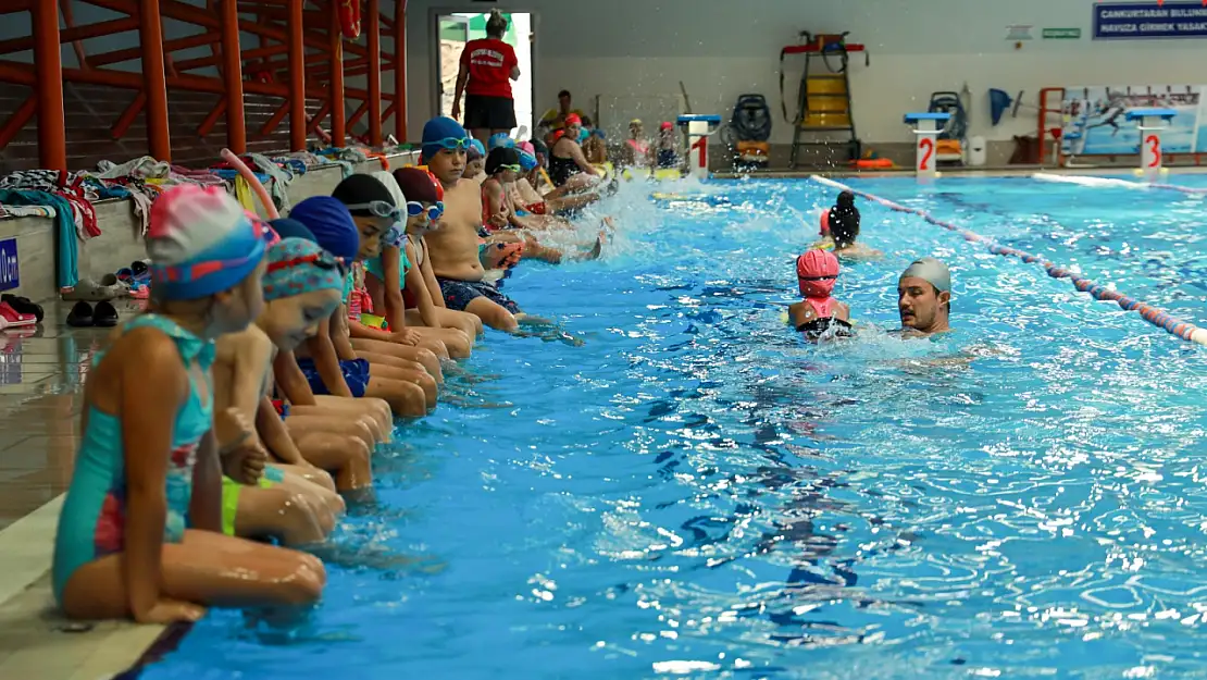  Yarı olimpik havuz yaz aylarının gözdesi oldu