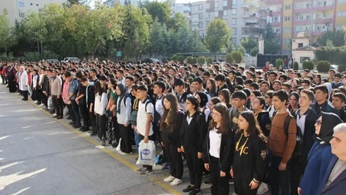 Yarın şehitlerimiz için okullarda saygı duruşunda bulunulacak!