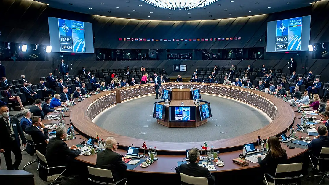 Yaşar Güler, NATO toplantısında aile fotoğrafı çekimine katıldı