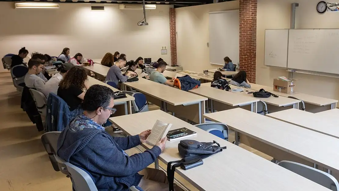 Yaşar Üniversitesi öğrencilerinden depremzede çocuklara destek