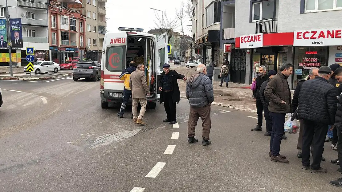 Yaya geçidinden karşıya geçmeye çalışıyordu, otomobil çarptı!