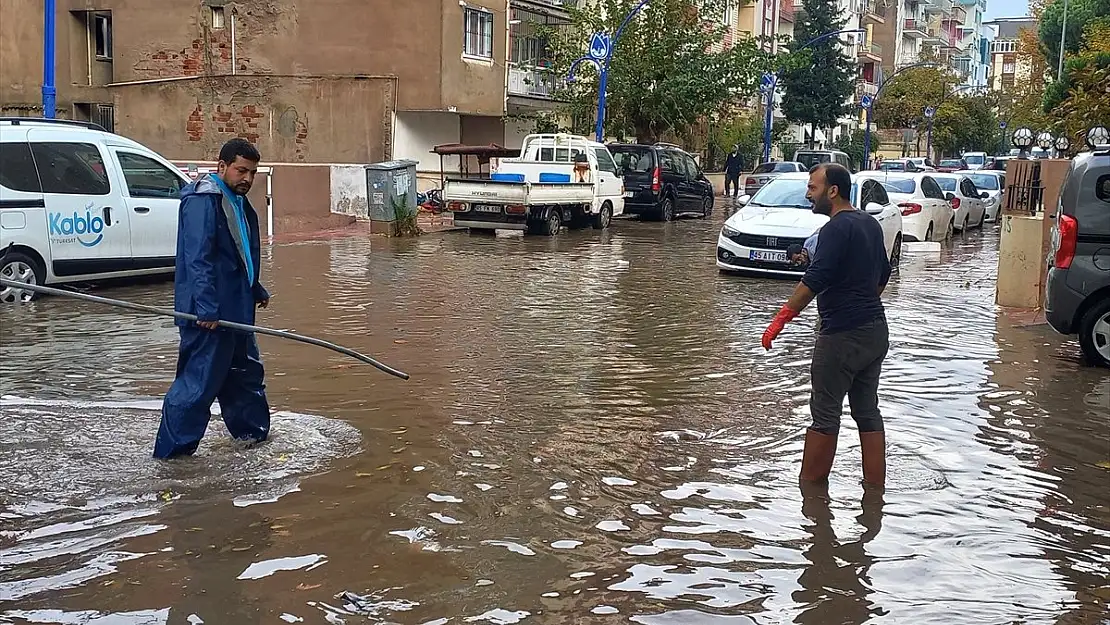 Yoğun sağanakta su baskını yaşandı