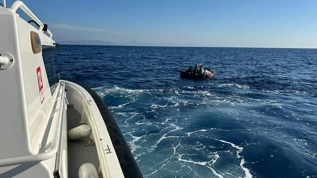 Yunanistan'ın ölüme ittiği 23 göçmen kurtarıldı