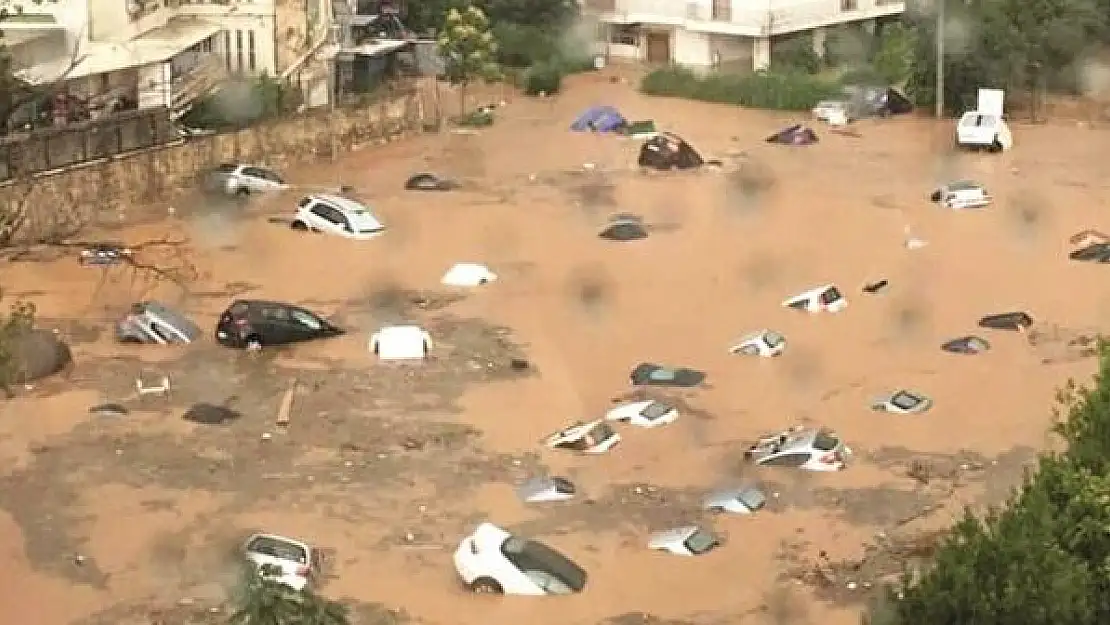 Yunanistan sel’in pençesinde