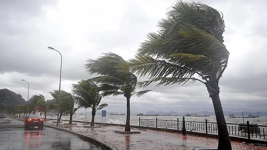 Zayıf kişiler İzmir'de sokağa çıkmasın: Her an uçabilirsiniz - Meteoroloji uyardı