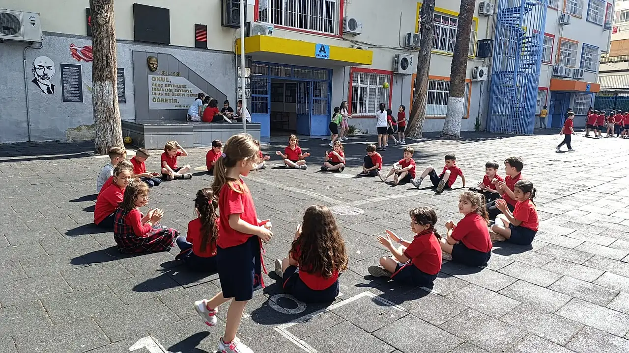 İzmir Konak'ta Oyun Şenliği: Çocuklar Coştu, Gelenekler Yaşandı!