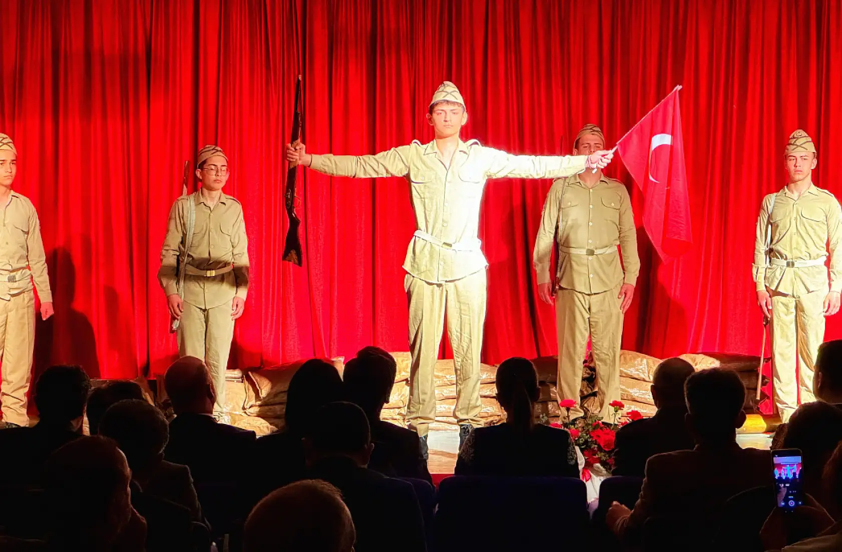 18 Mart'ta Çeşme'de gururlandıran tören