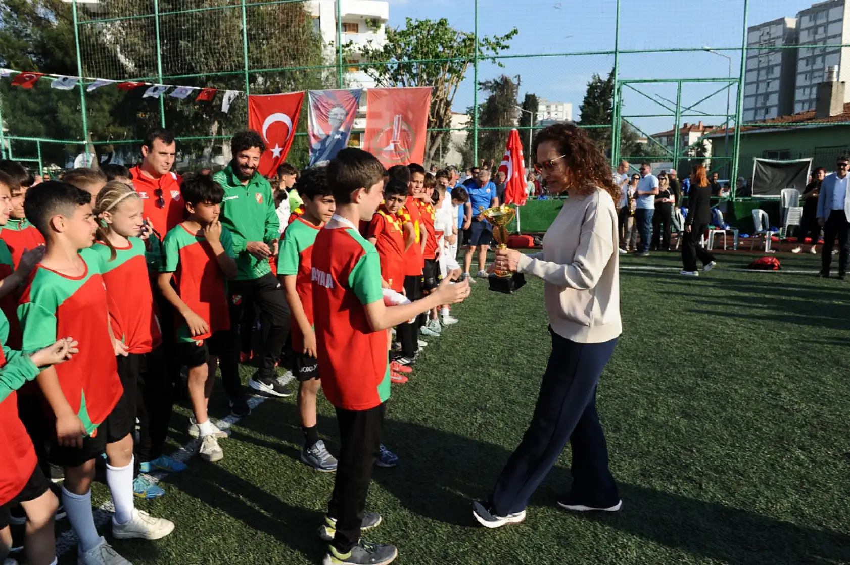 Karşıyaka'da turnuva coşkusu: Geleceğin yıldızları buluştu