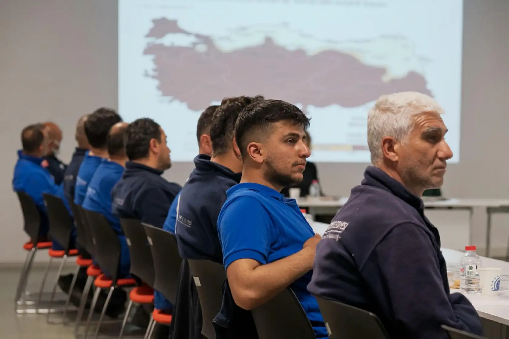 İzmir'de parklarda akıllı sulama dönemi başladı