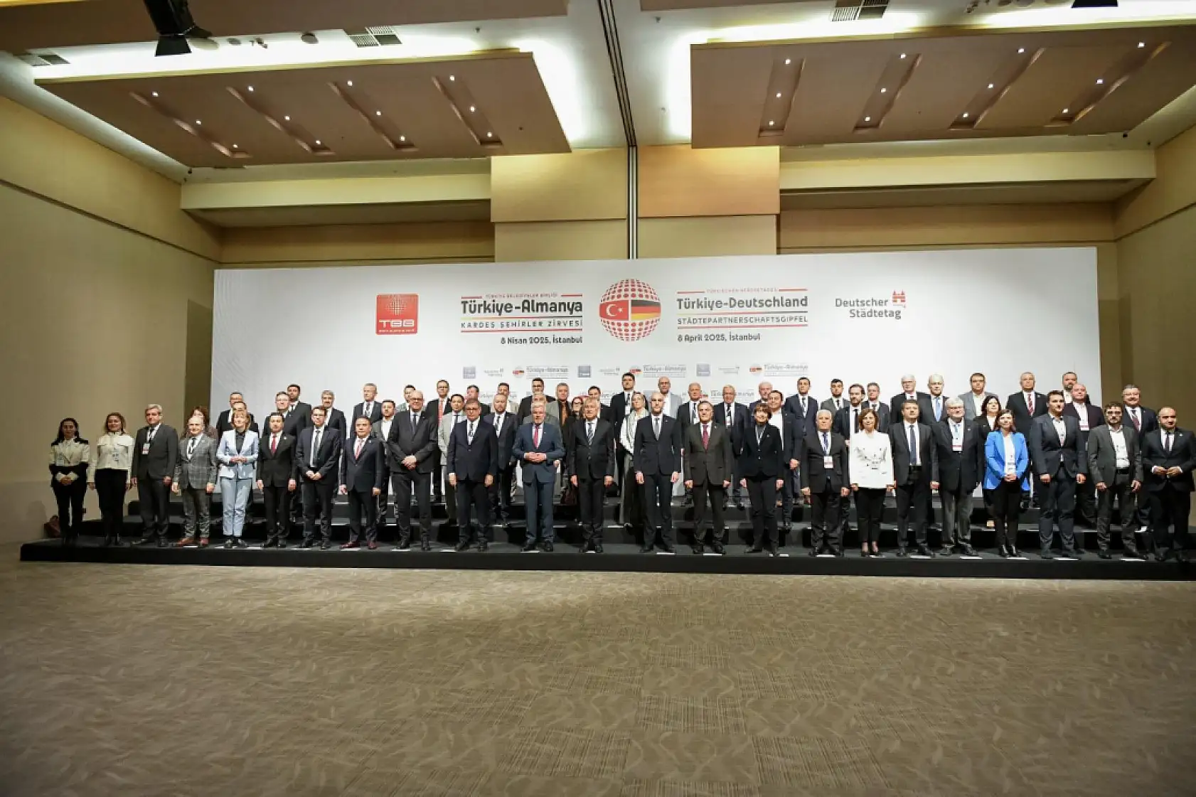 Cemil Tugay'dan demokrasi vurgusu