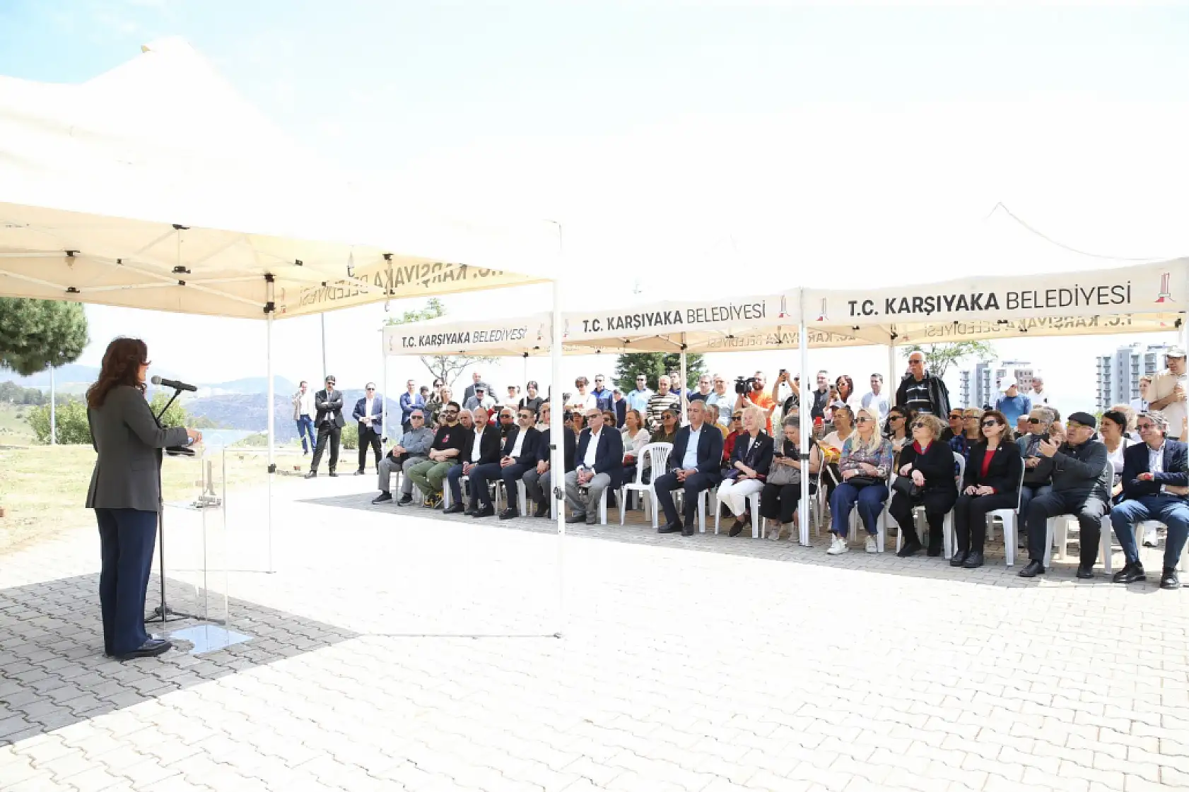 İzmir'de yangının izleri siliniyor
