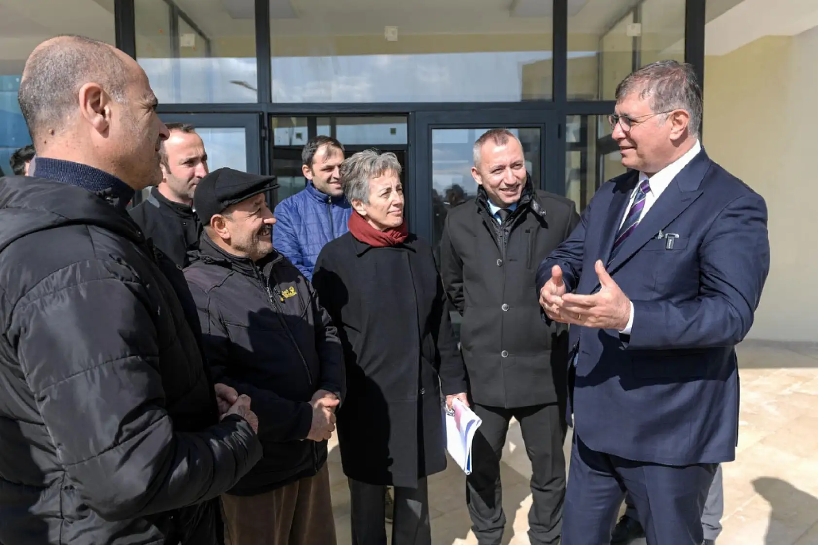 İzmir'de hem çevre hem binalar dönüşüyor
