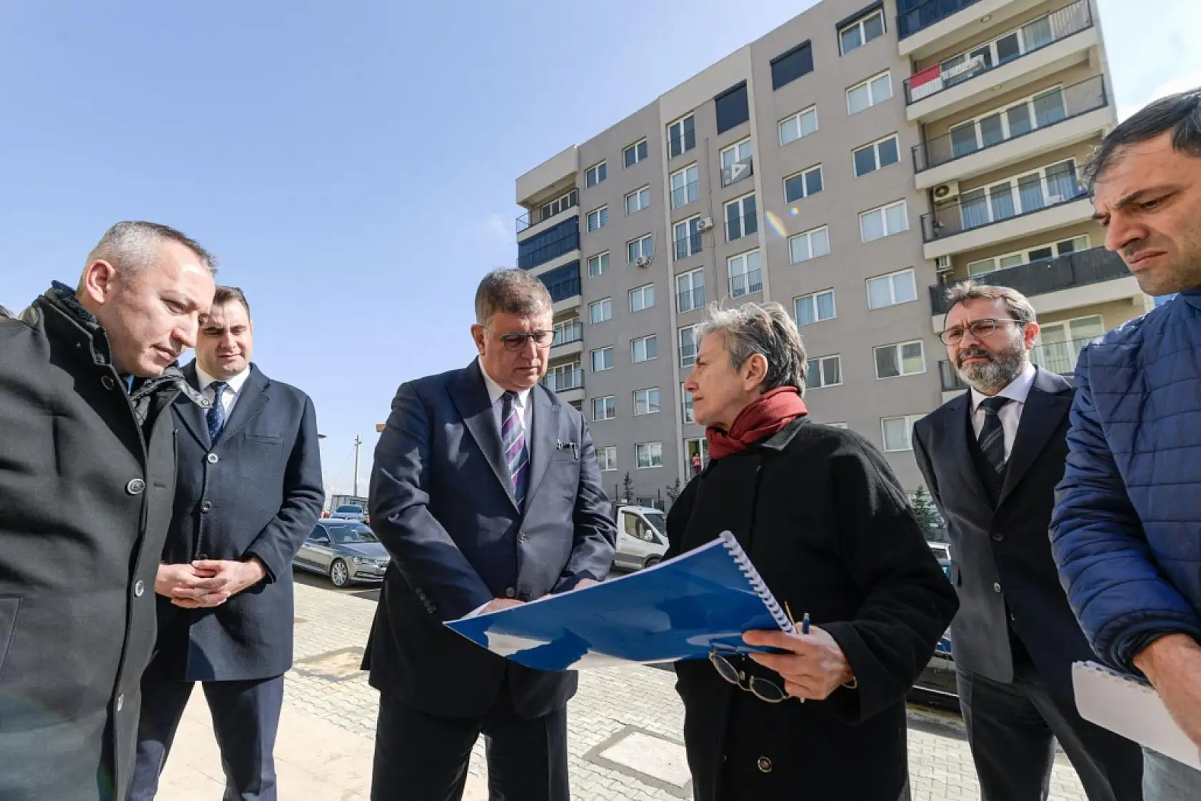 İzmir'de hem çevre hem binalar dönüşüyor