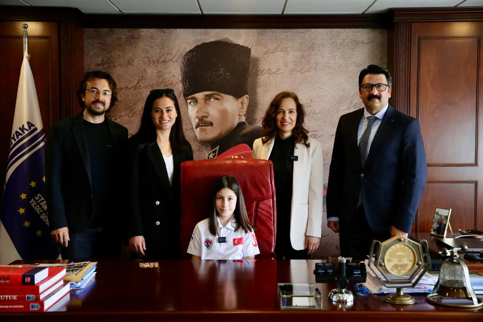 Karşıyaka'da 23 Nisan coşkusu gökyüzüne taştı!