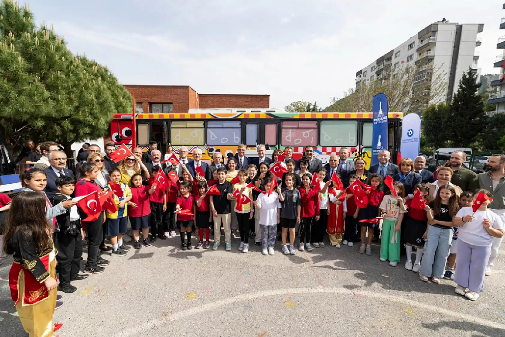 İzmir'de Dobidob Eğitim Otobüsü yola çıkıyor