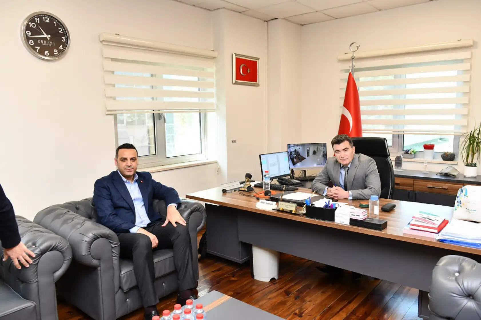 Sağlık çalışanlarına karanfil, emeklerine saygı