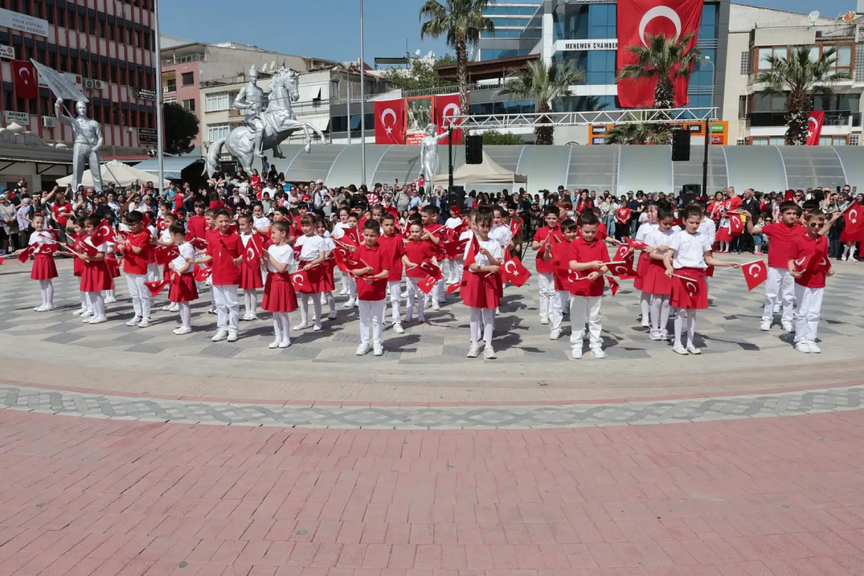 Menemen'de minik başkan'dan rengarenk talimat