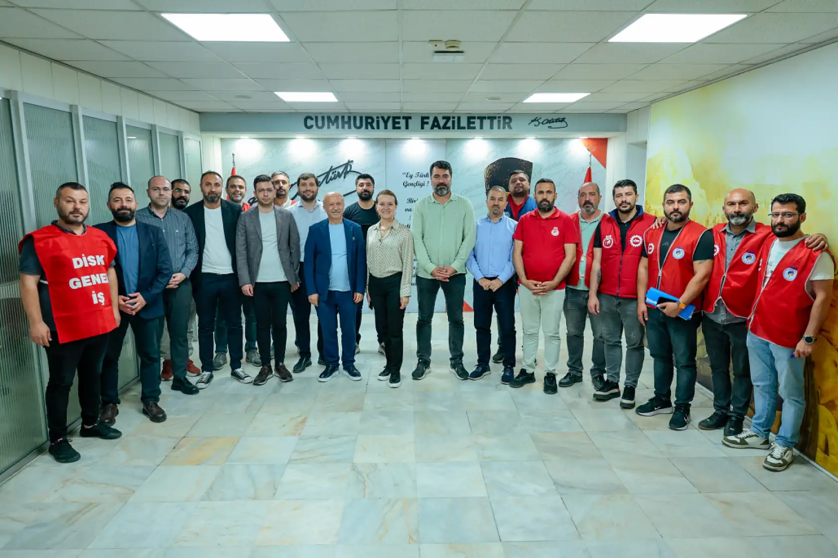 Konak'ta grev sona erdi: En düşük maaş...