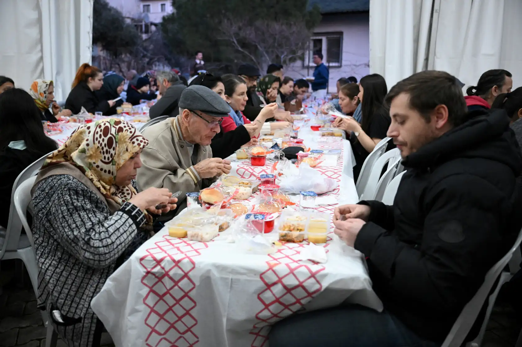 Dayanışmanın adresi: Mahalle mahalle birlik ve beraberlik