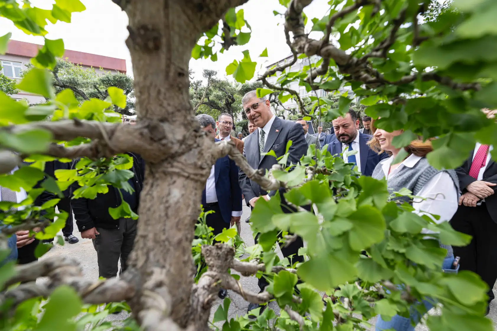 Bayındır'da çiçek festivali coşkusu Başkan Tugay'la taçlandı