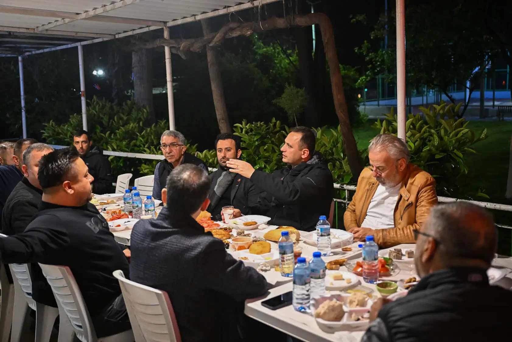 Minibüsçülerle sahur sofrasında buluştu: Çözüm sözü verdi