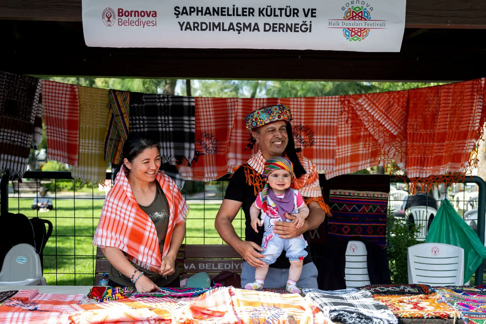 Bornova'da Halk Dansları Festivali başladı