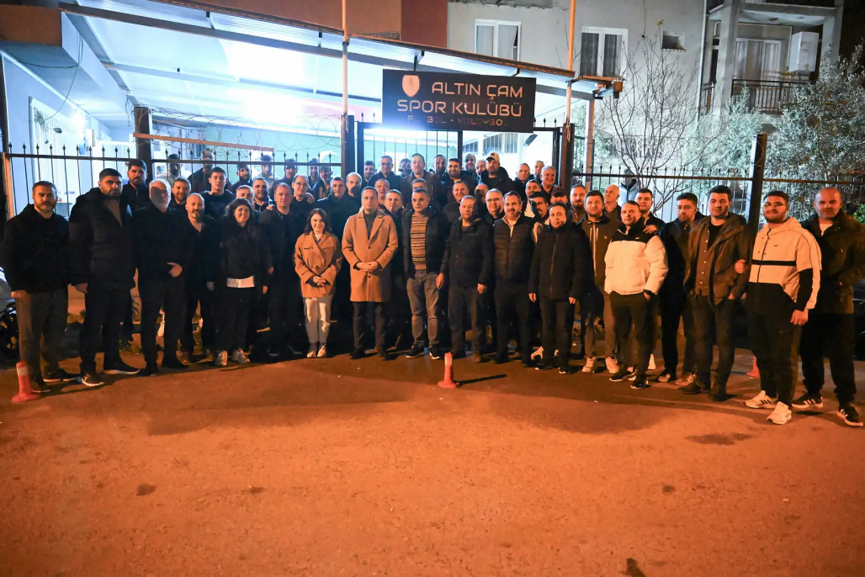 Sahurda güvercin sevdalılarıyla buluştu