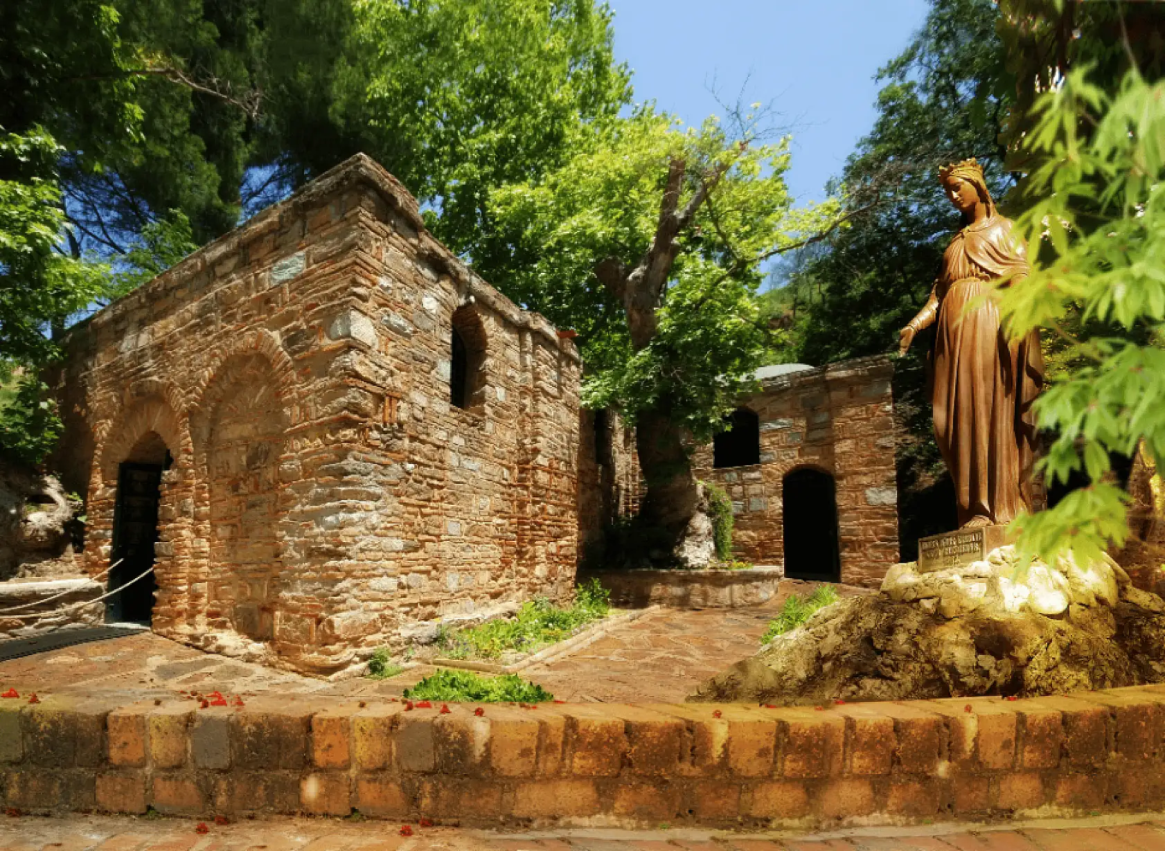 Zenginlik, aşk, sağlık, ev-İzmir'de dileği gerçekleşsin isteyen herkes bu yaz oraya akın edecek: En meşhur yerlerden bir tanesi, hala gitmediyseniz...