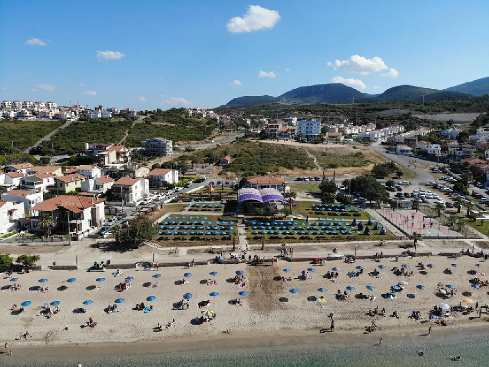 Aynı deniz, farklı fiyat! Çeşme'ye servet ödeyenler bu plajı görünce şok oluyor